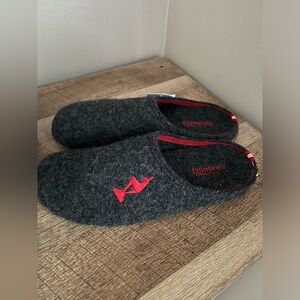 NEW IN BOX Living Kitzbuhel slip ons